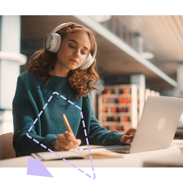 What skills and qualifications do freelance digital marketers need