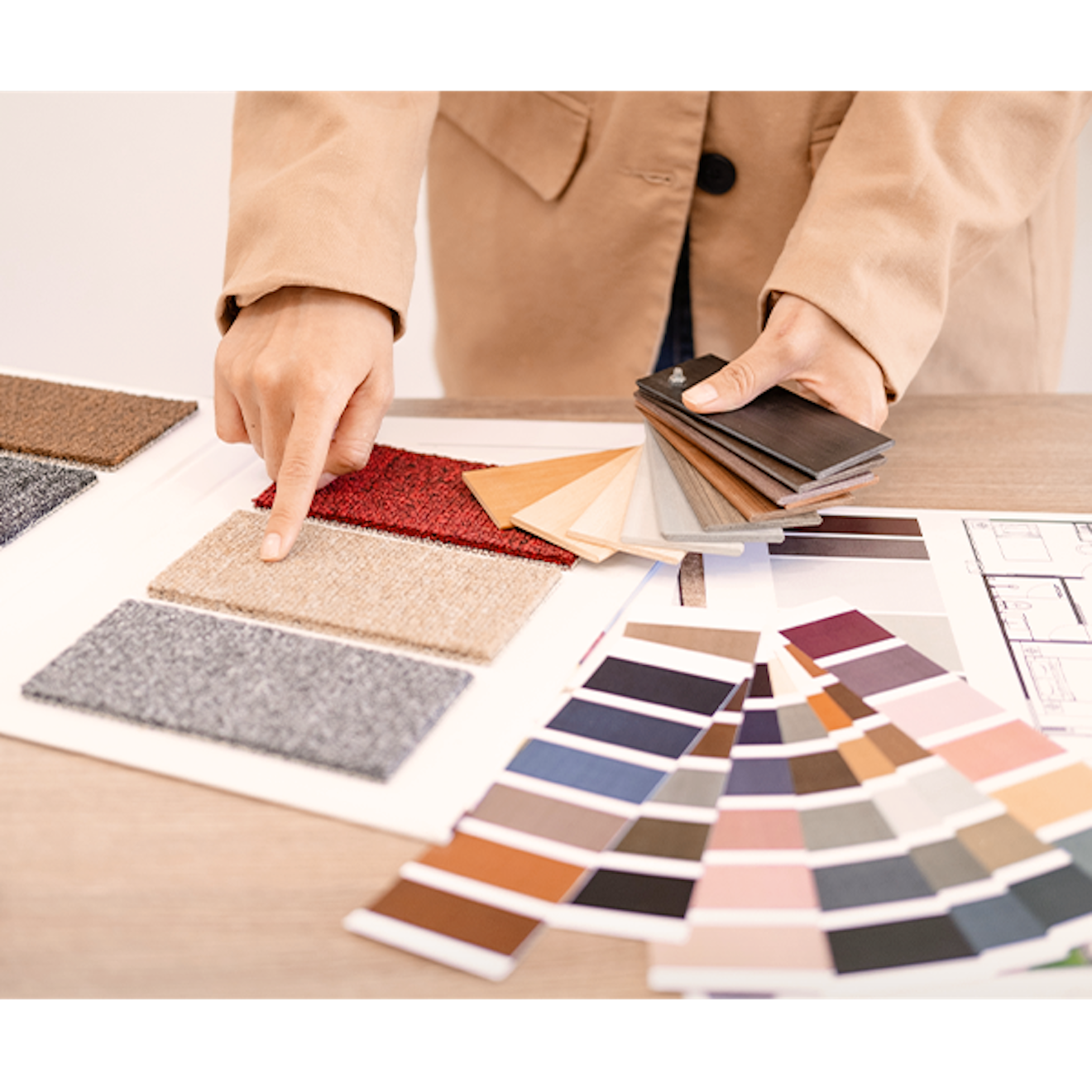 What does a freelance interior designer do