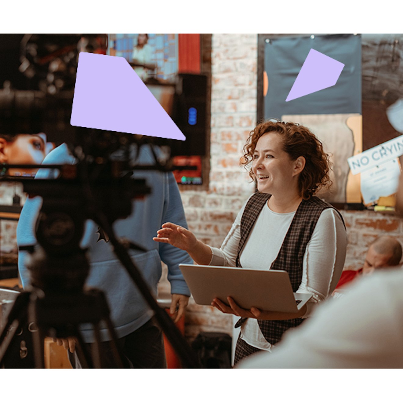 What does a freelance location scout do