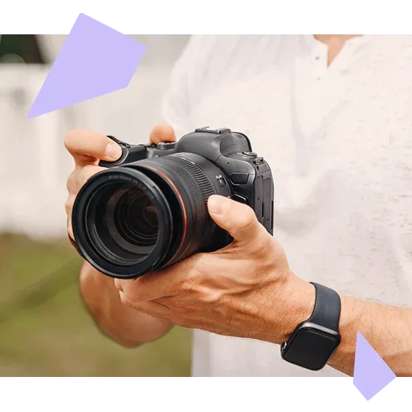 What does a freelance photographer do?