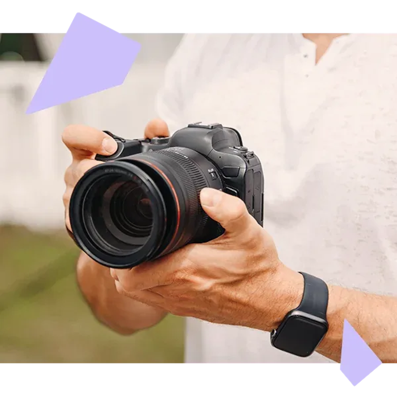 What does a freelance photographer do?
